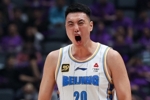 老将担当！翟晓川半场三分5中3贡献12分4板2助2断 轰进压哨三分